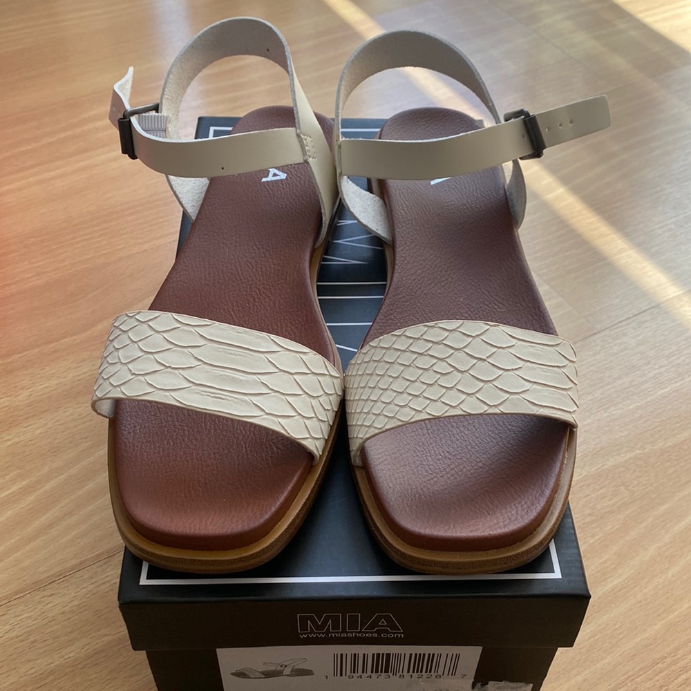 MIA Karina Sandals - Women’s Size 8